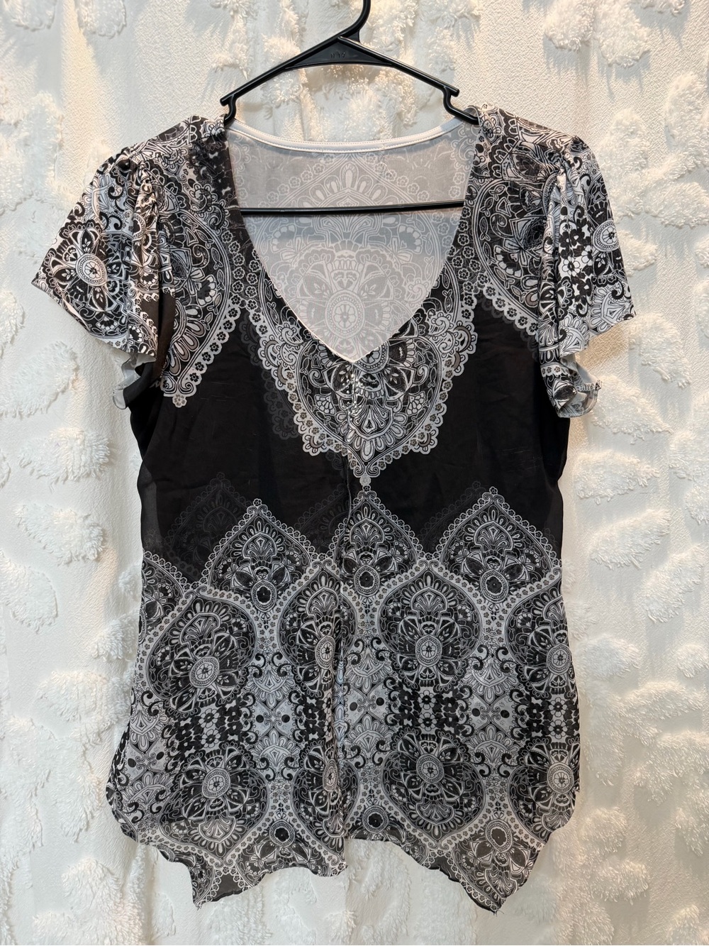 Women’s Black & White V-Neck Printed Top